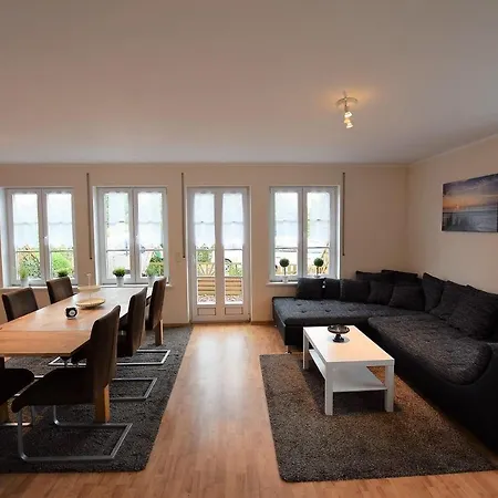 Holiday home Haus-kranichduene *