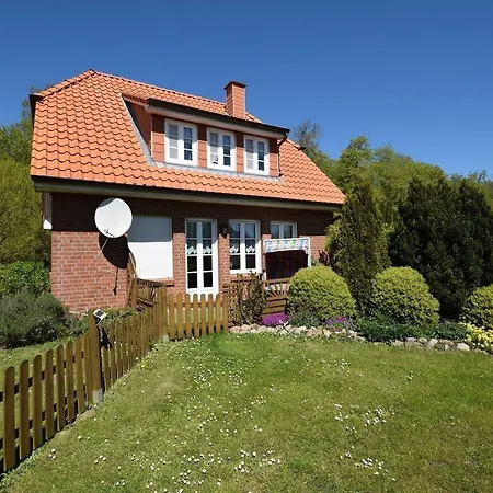 Holiday home Haus-kranichduene *
