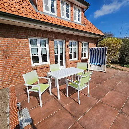 Holiday home Haus-kranichduene