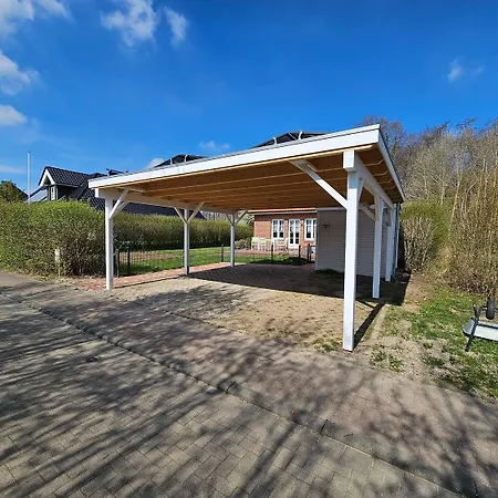 Haus-kranichduene Holiday home *