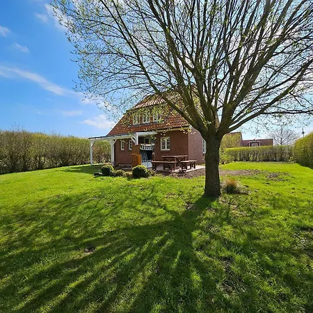 Holiday home Haus-kranichduene *