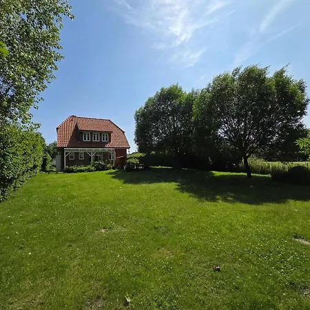 Holiday home Haus-kranichduene *