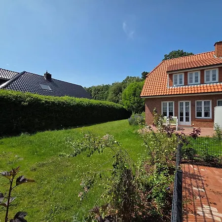 Holiday home Haus-kranichduene
