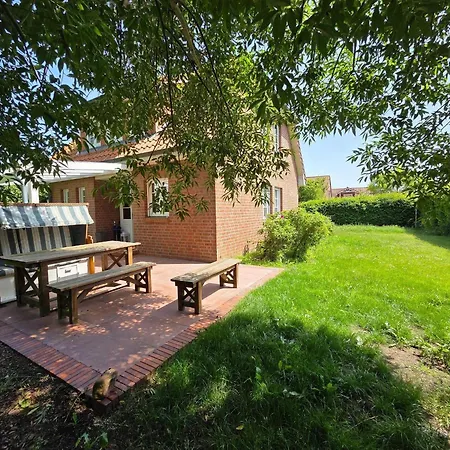 Holiday home Haus-kranichduene *